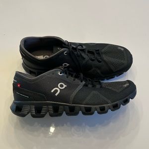 ON Cloud X running shoe Mens size 9.5 Black